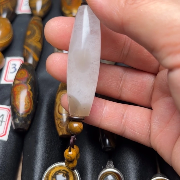 石英质玉珠宝半成品未镶嵌燕****一