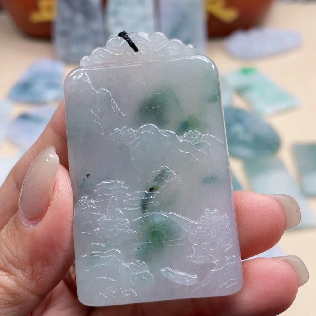 翡翠未镶嵌颈饰山水