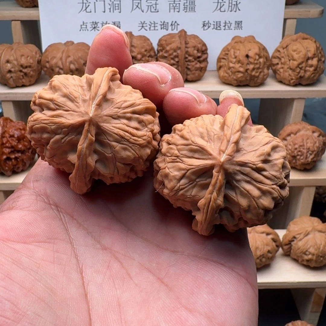 秦***闷吊坠文玩核桃核欢