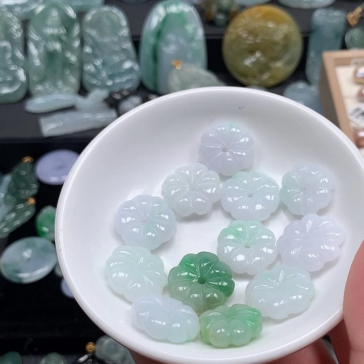 翡翠未镶嵌颈饰翡翠首饰