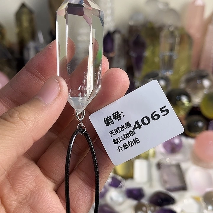 柠****未镶嵌水晶颈饰吊坠