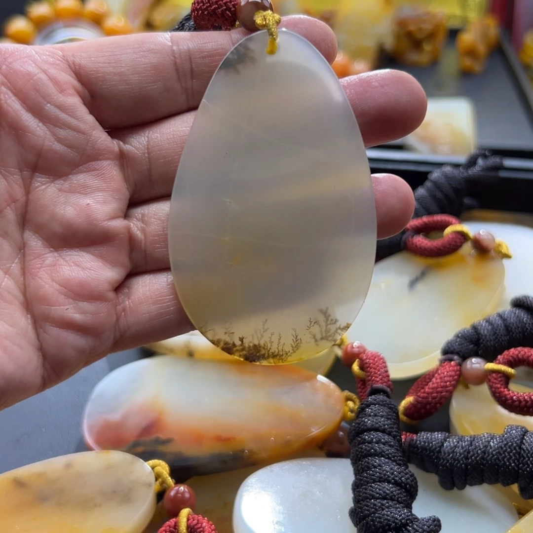 未镶嵌未镶嵌石英质玉