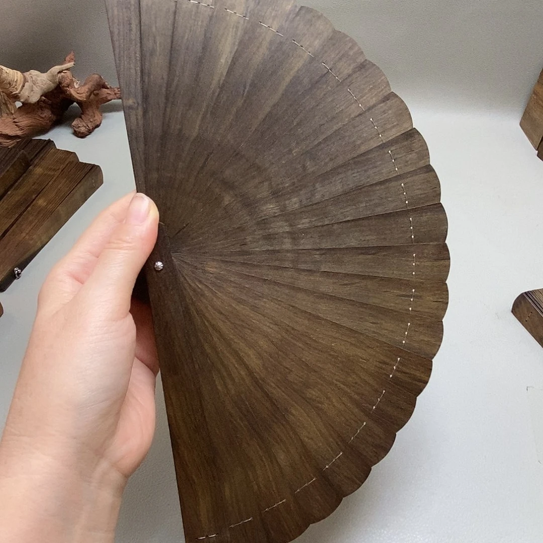 楠木c**o16金丝楠木阴沉折扇