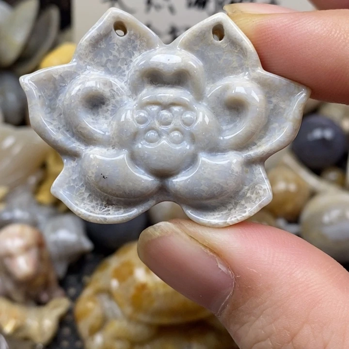 硅化珊瑚（珊瑚玉）未镶嵌颈饰
