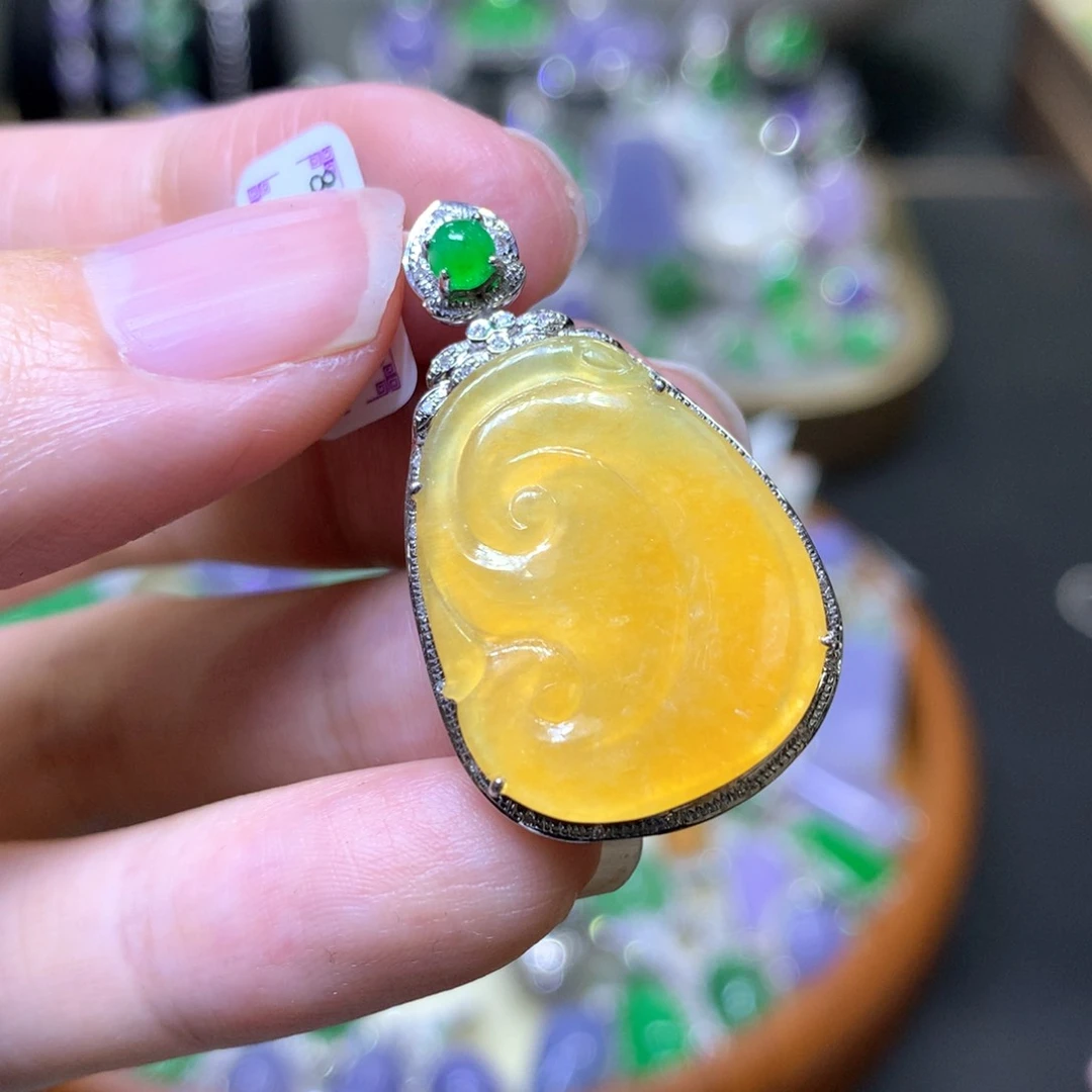 【闪购商品】翡翠颈饰18K金镶嵌翡翠吊坠项链