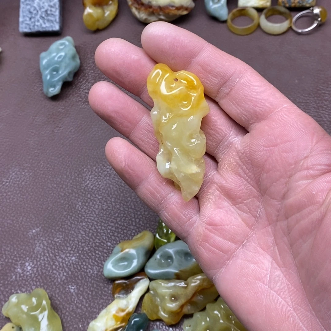 蛇纹石玉未镶嵌颈饰