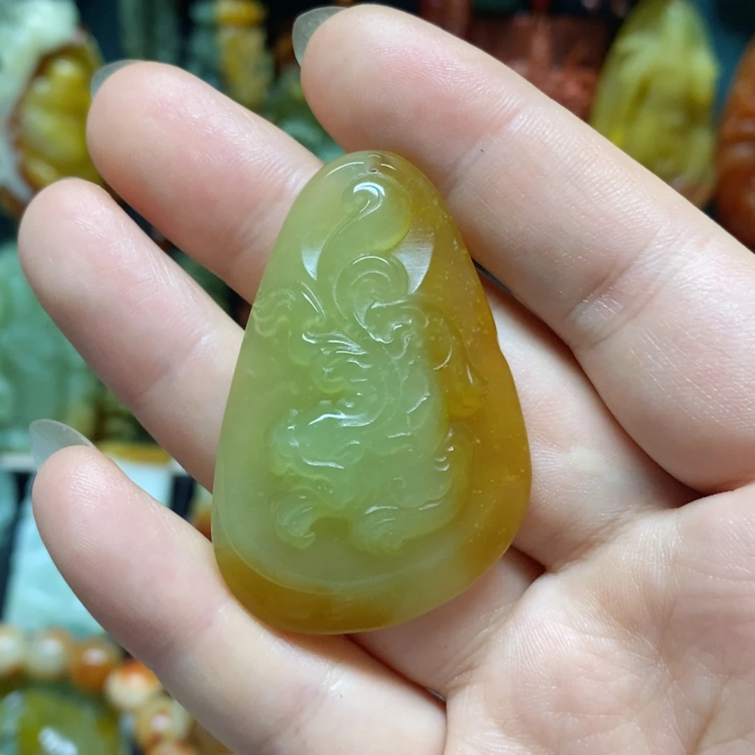 岫玉未镶嵌吊坠(赠链)