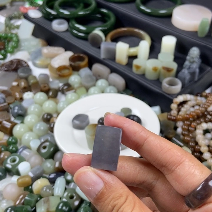 和田玉未镶嵌珠宝半成品珞**豆