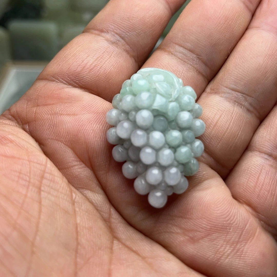 翡翠未镶嵌颈饰挂件