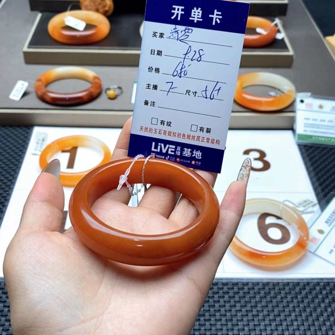 清***零石英质玉（黄龙玉）未镶嵌手镯