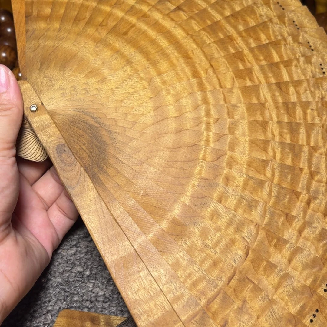 金丝楠枯木花纹扇子