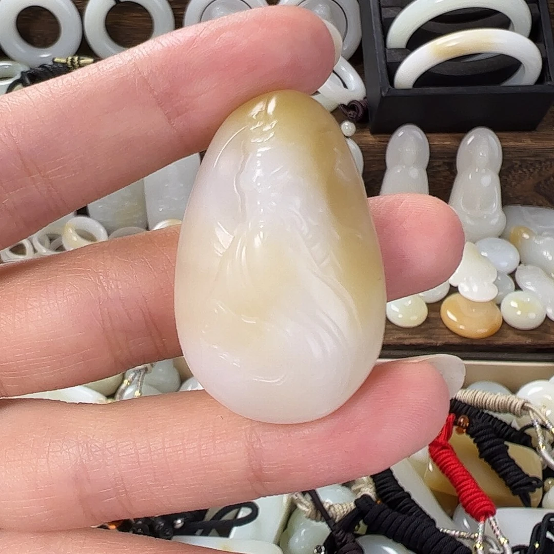 和田玉未镶嵌颈饰