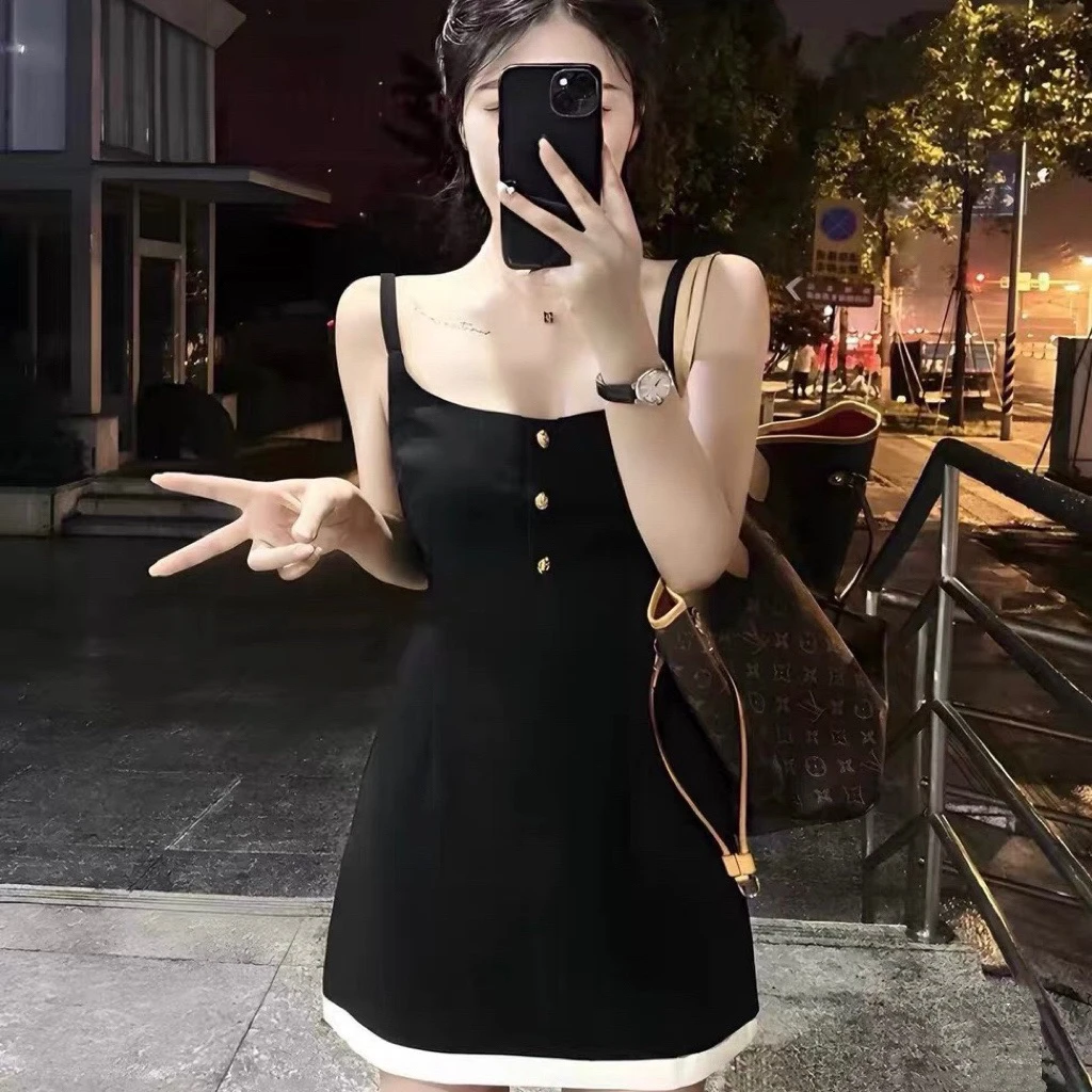 99新 Chanel/香奈儿 A100626/金扣黑色吊带连衣裙/38码