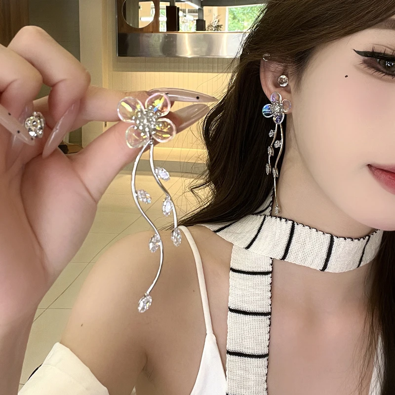 铜合金合成锆石耳饰 轻奢复古法式高级感花朵耳环度假风耳饰