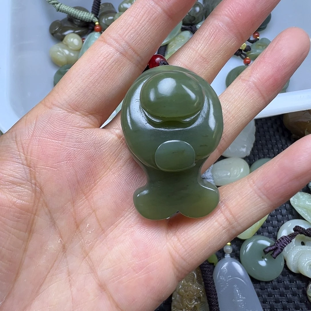 和田玉未镶嵌吊坠(赠链)