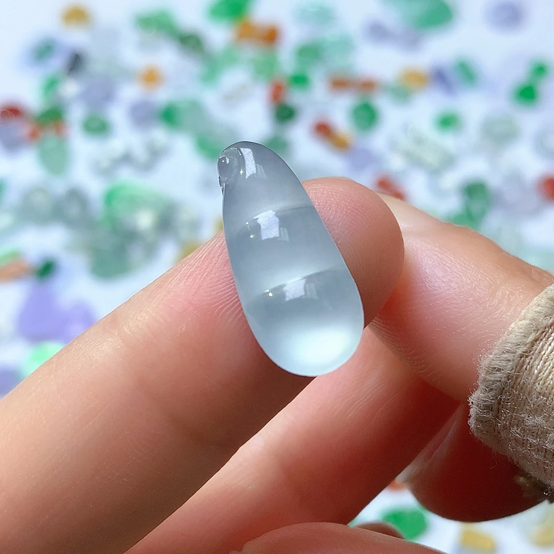 翡翠未镶嵌颈饰豆