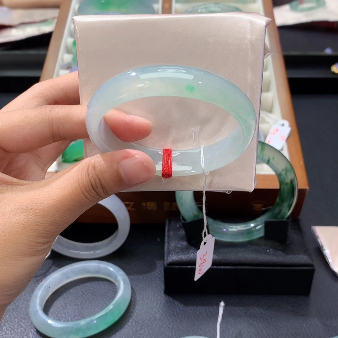 未镶嵌手镯翡翠贵妃