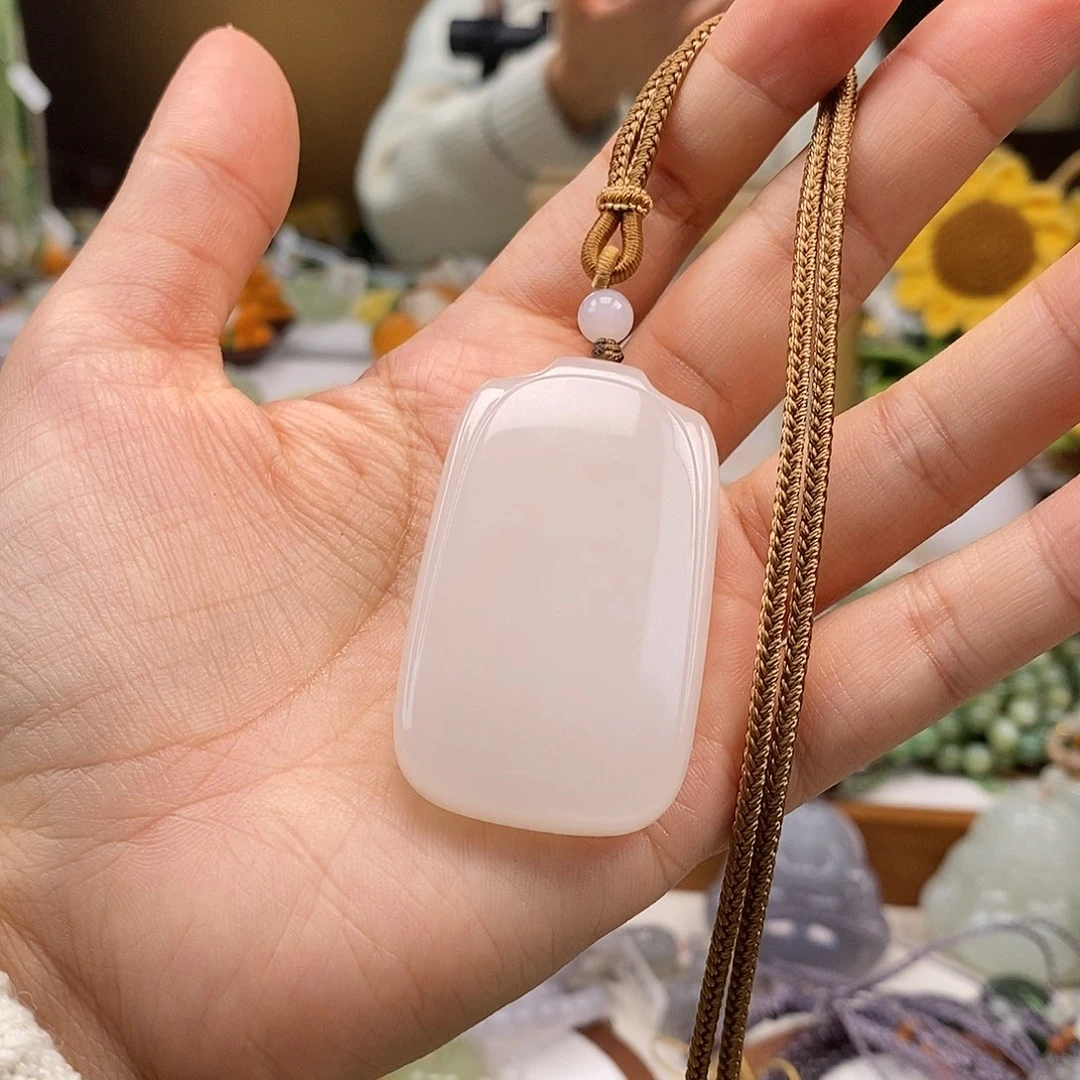 燕***子和田玉未镶嵌颈饰