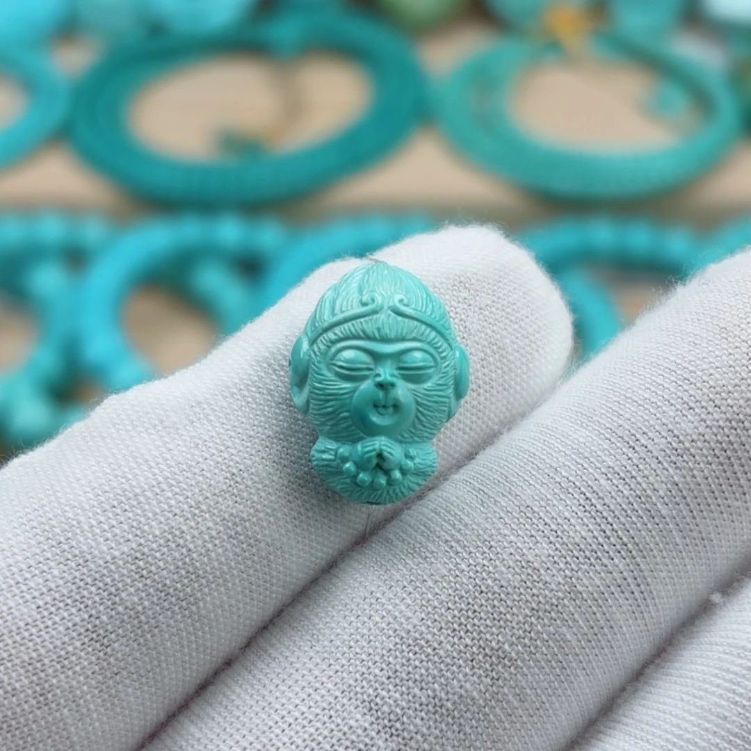 绿松石未镶嵌珠宝奇石