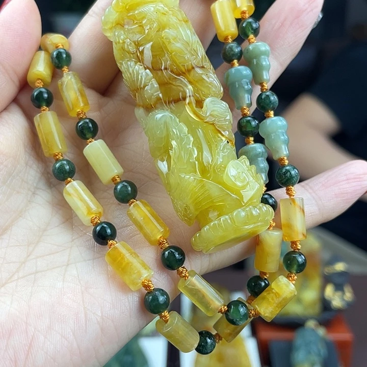 蛇纹石玉未镶嵌颈饰