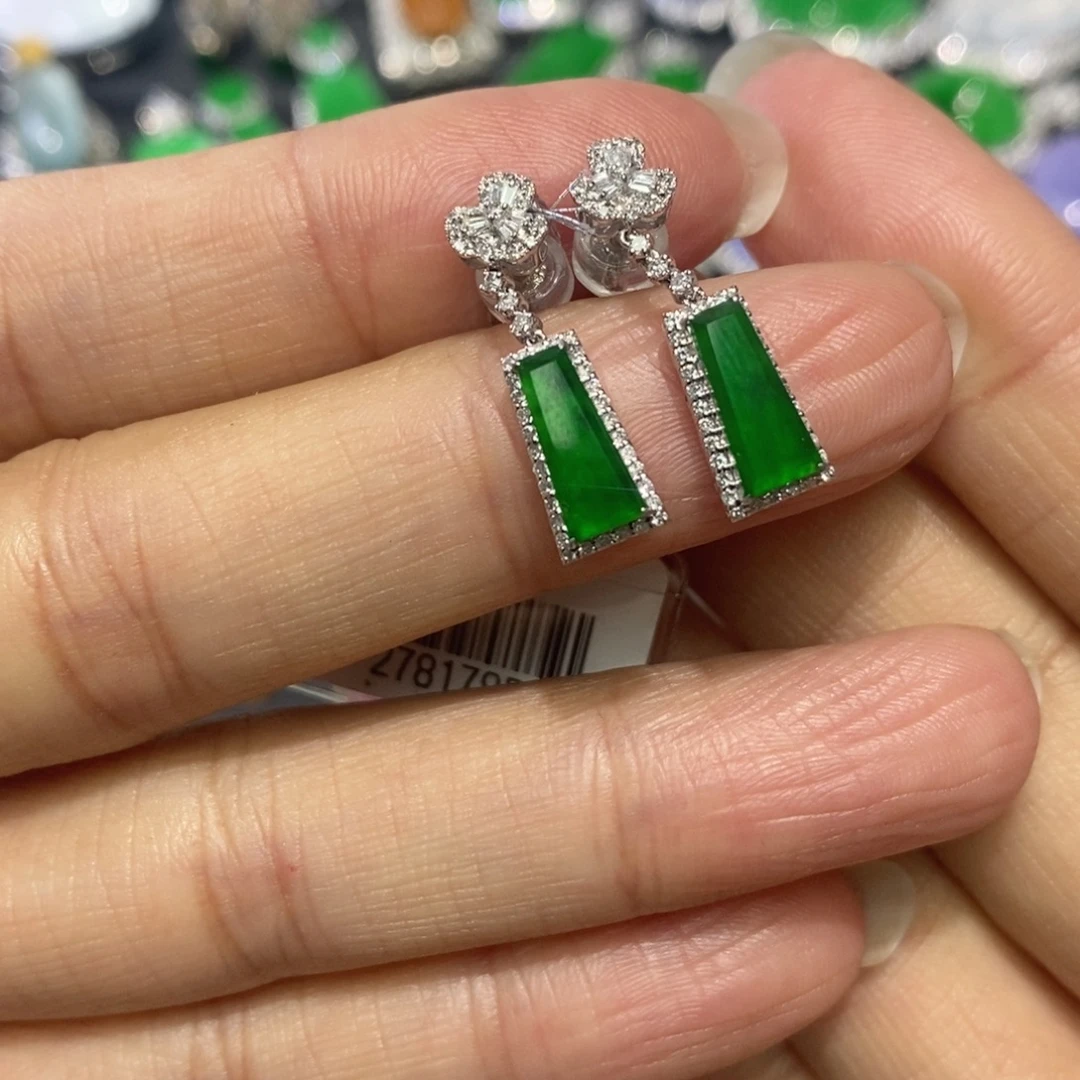 翡翠18K金镶嵌颈饰缅甸