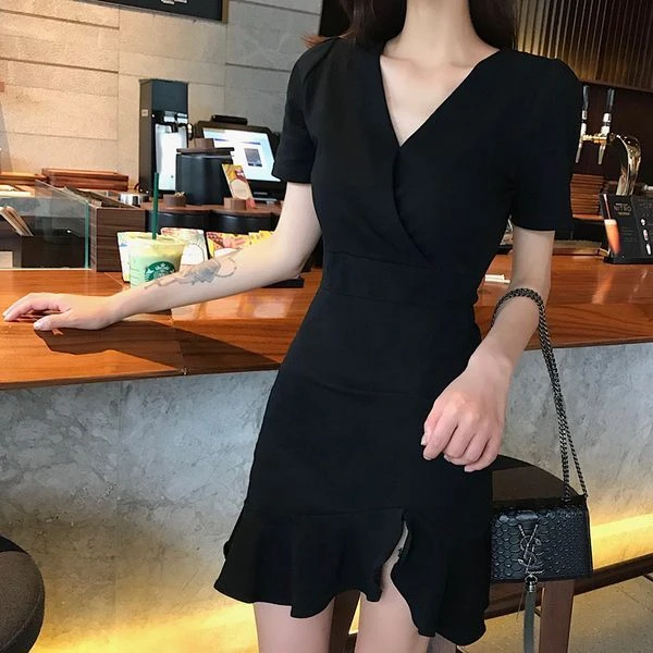 夏新款韩版修身V领短袖不规则连衣裙女装高腰包臀小黑裙裙子