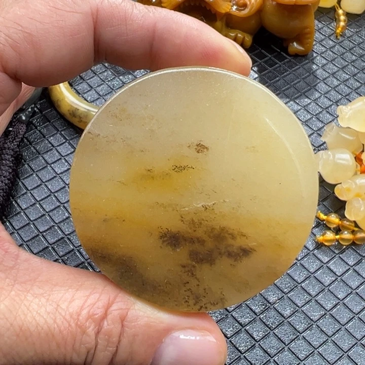 石英质玉（黄龙玉）颈饰未镶嵌