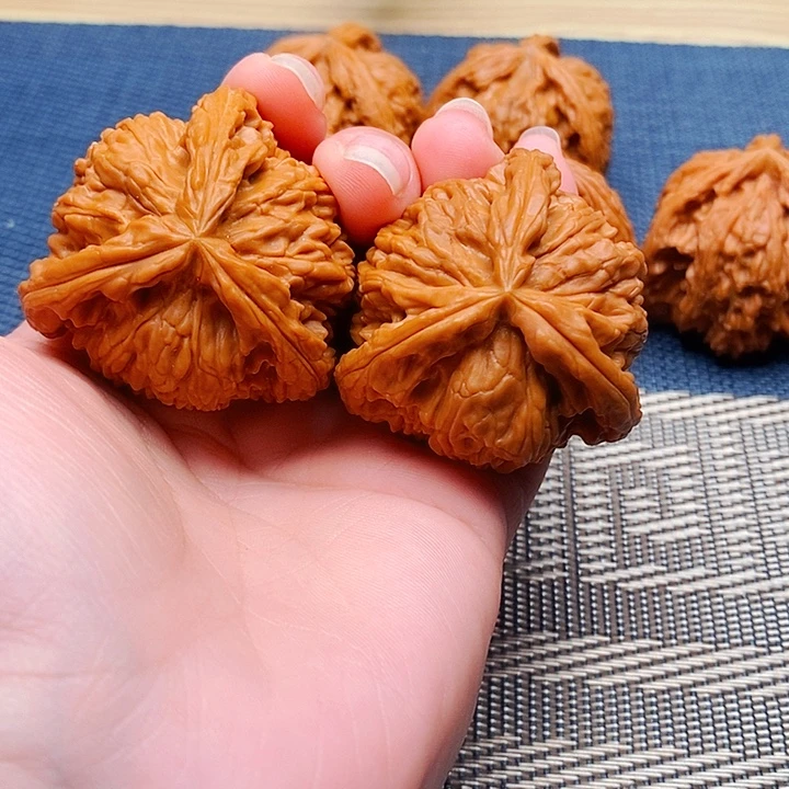 怀***春文玩核桃吊坠三棱