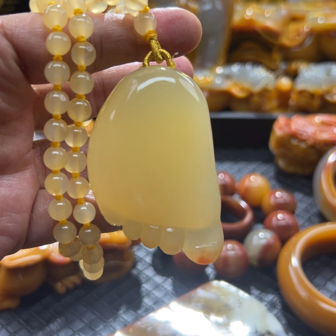 石英质玉未镶嵌颈饰