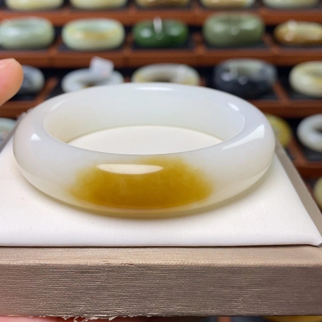 未镶嵌手镯和田玉（糖玉）