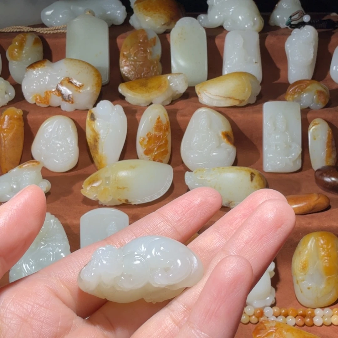 舍***得和田玉未镶嵌挂件