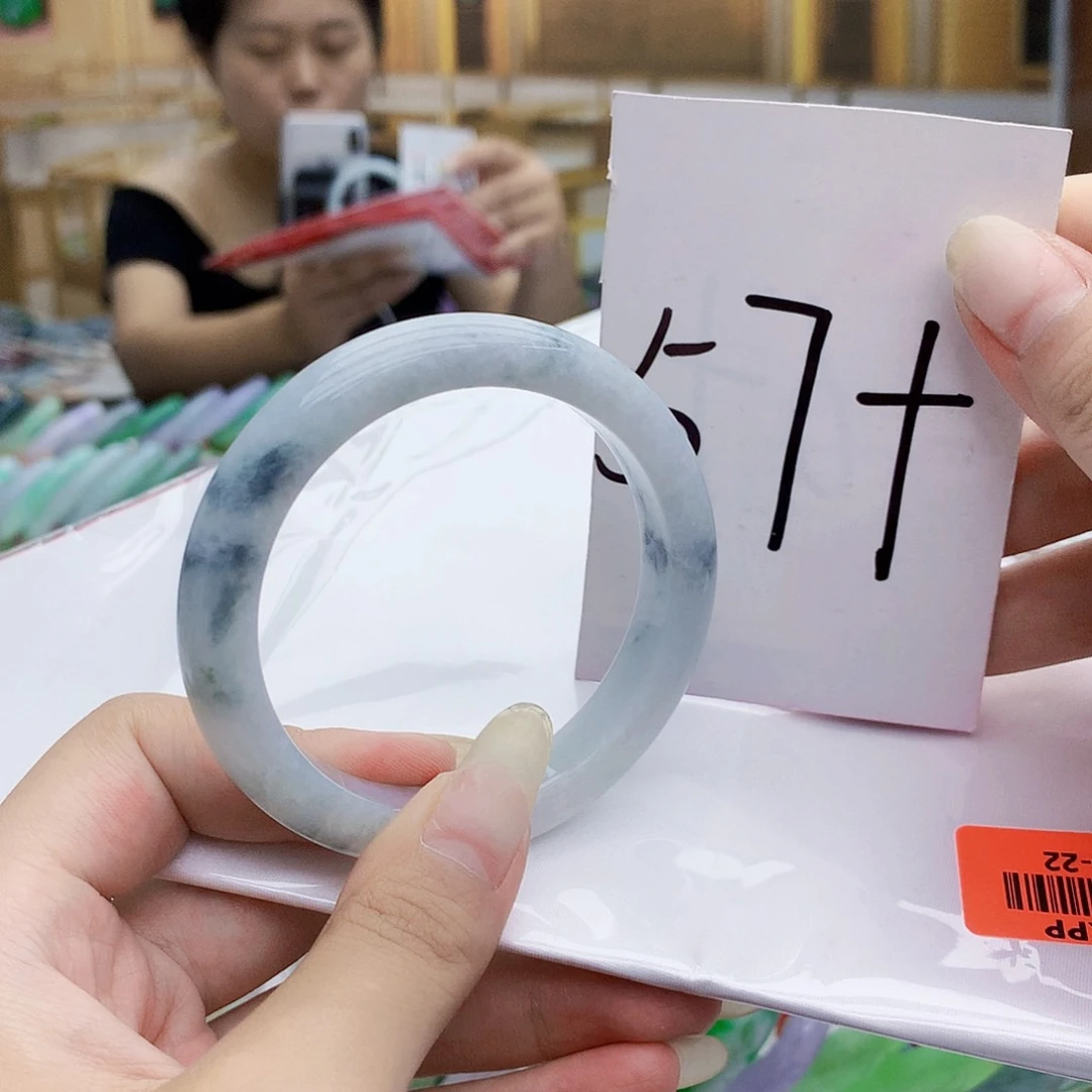 翡翠手镯未镶嵌09999……