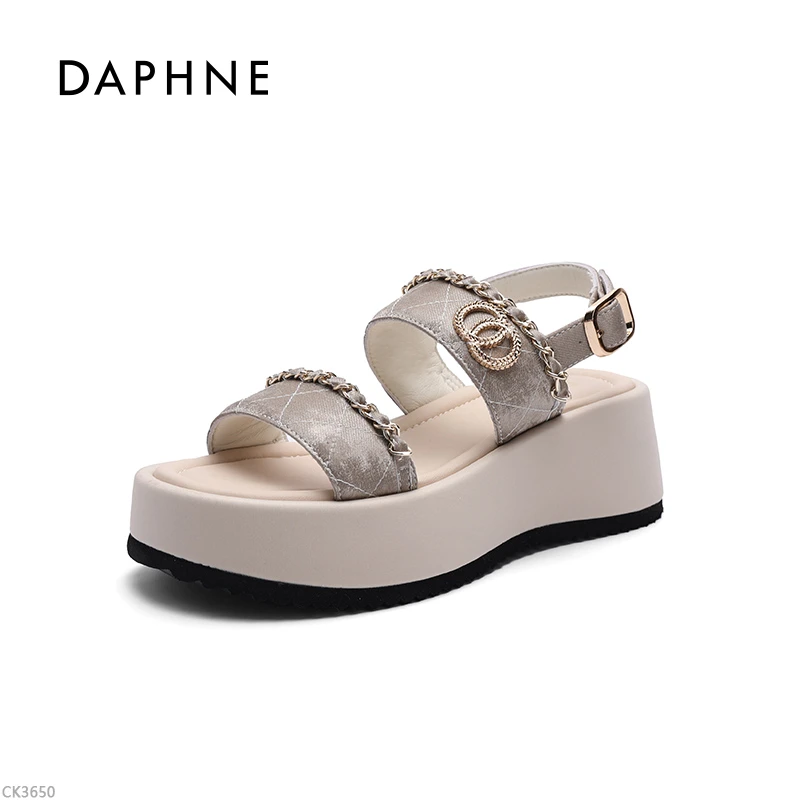 达芙妮新款金属装饰凉鞋露趾休闲时装一脚蹬休闲百塔款女LL