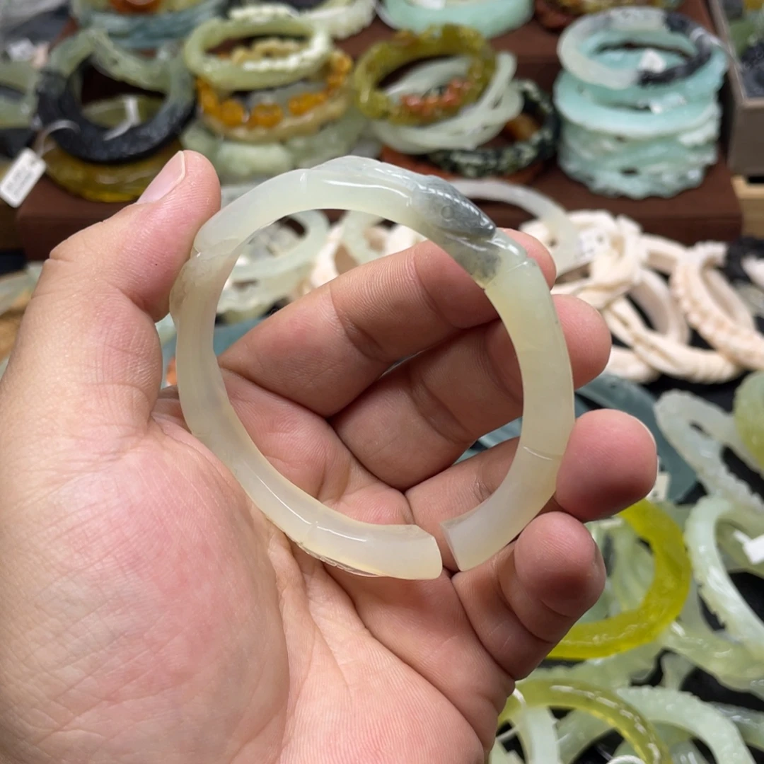 蛇纹石玉未镶嵌手镯