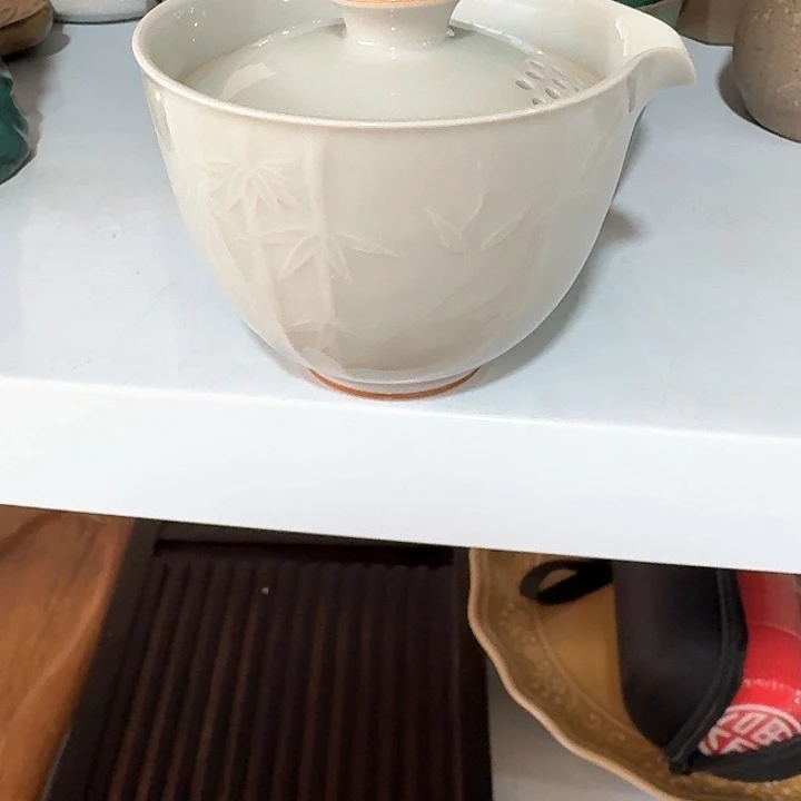 主人杯一个，瓷。。品茗瓷
