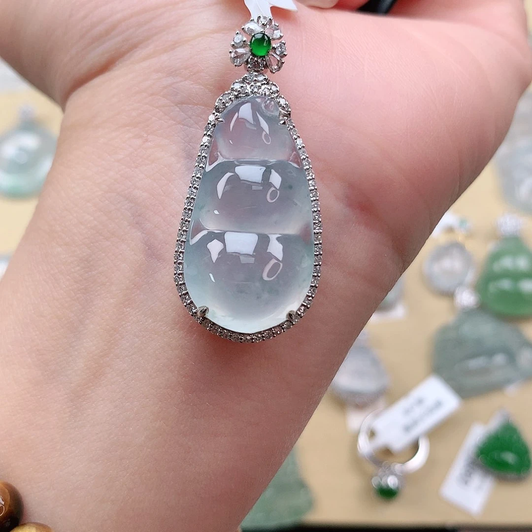 翡翠颈饰18K金镶嵌豆子