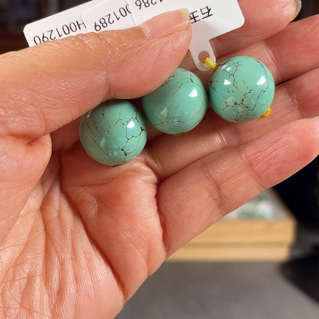 绿松石颈饰未镶嵌路*