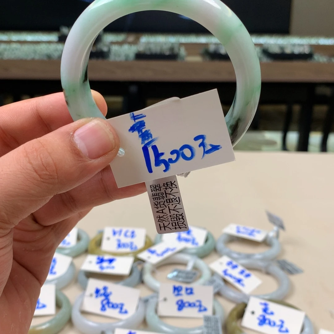蕾***姐未镶嵌手镯翡翠111111