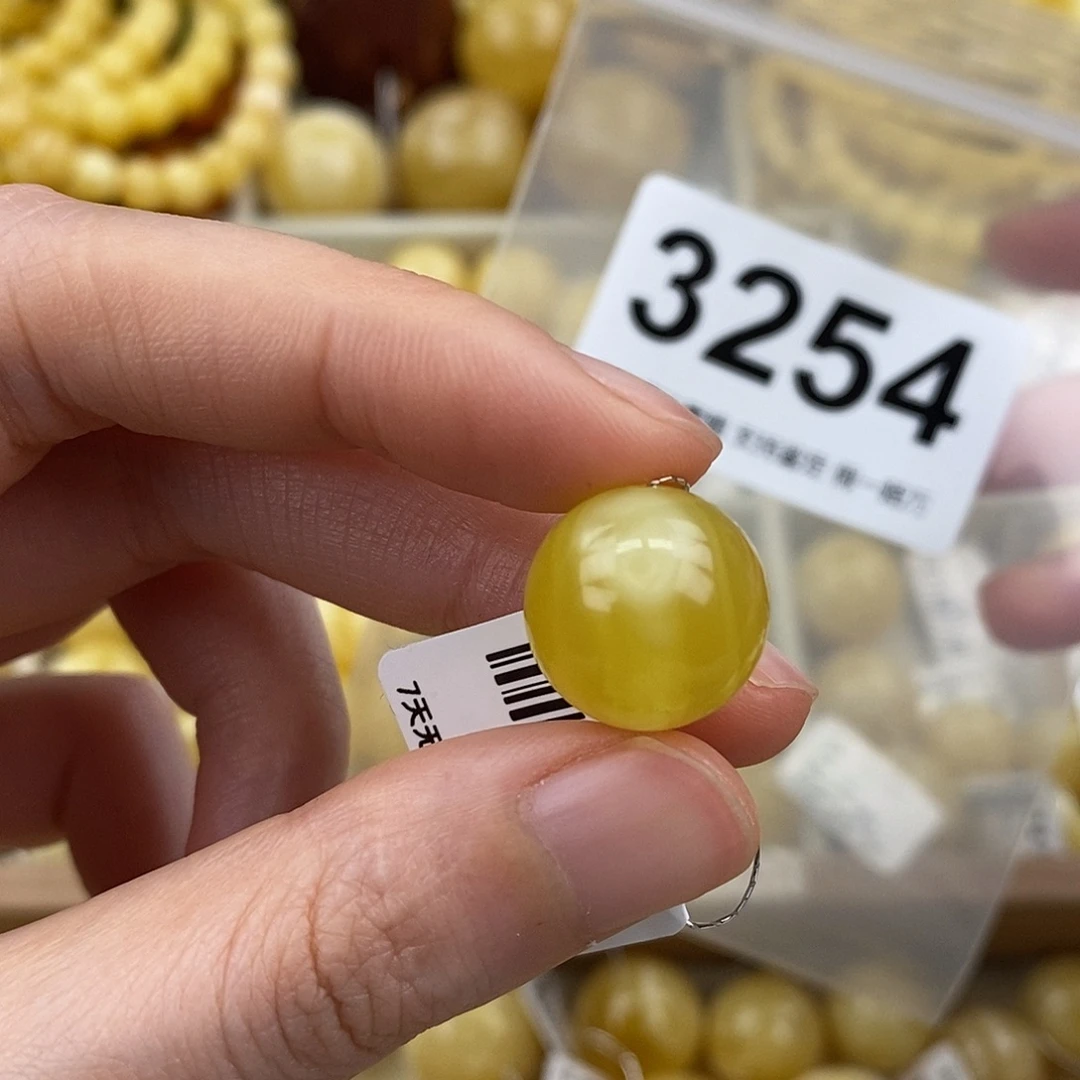 蜜蜡未镶嵌珠宝奇石15