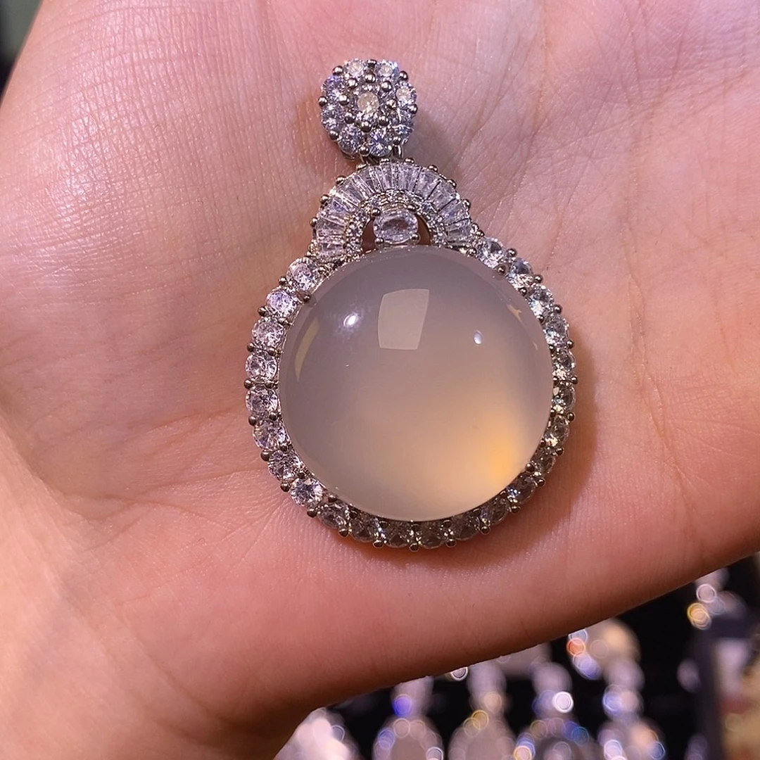 玛瑙/玉髓颈饰合金