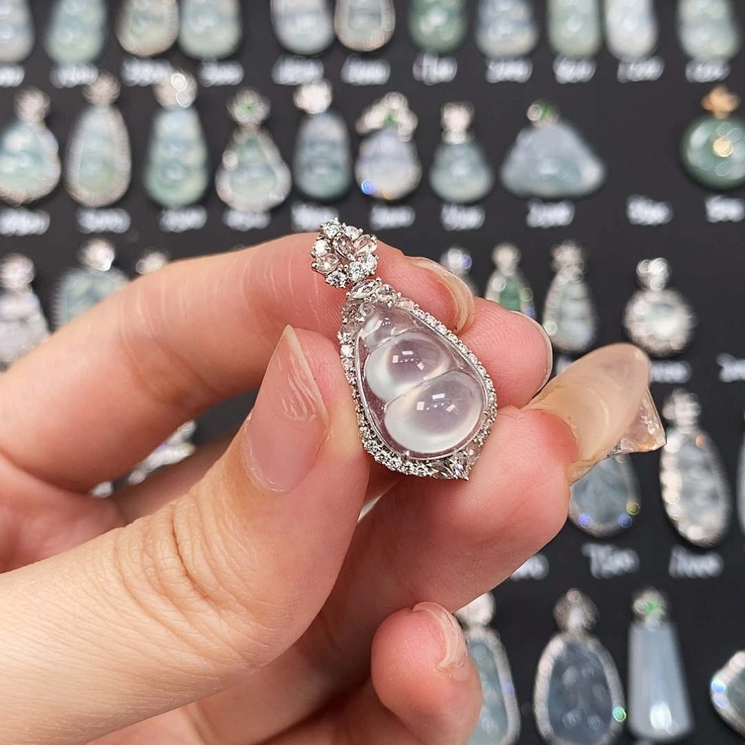 翡翠18K金镶嵌颈饰