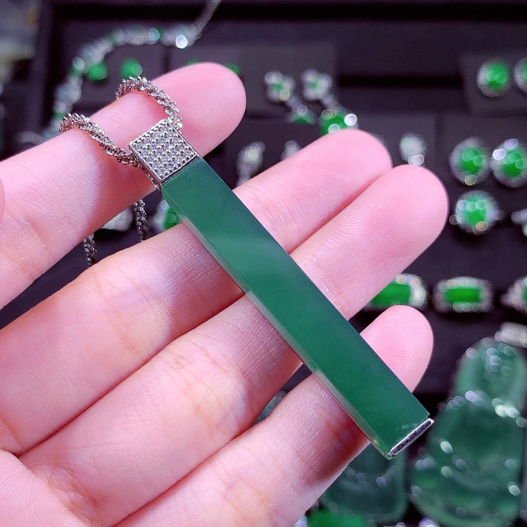 颈饰未镶嵌翡翠天然