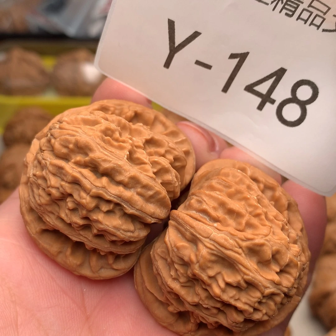 文玩核桃把件40白狮子………………