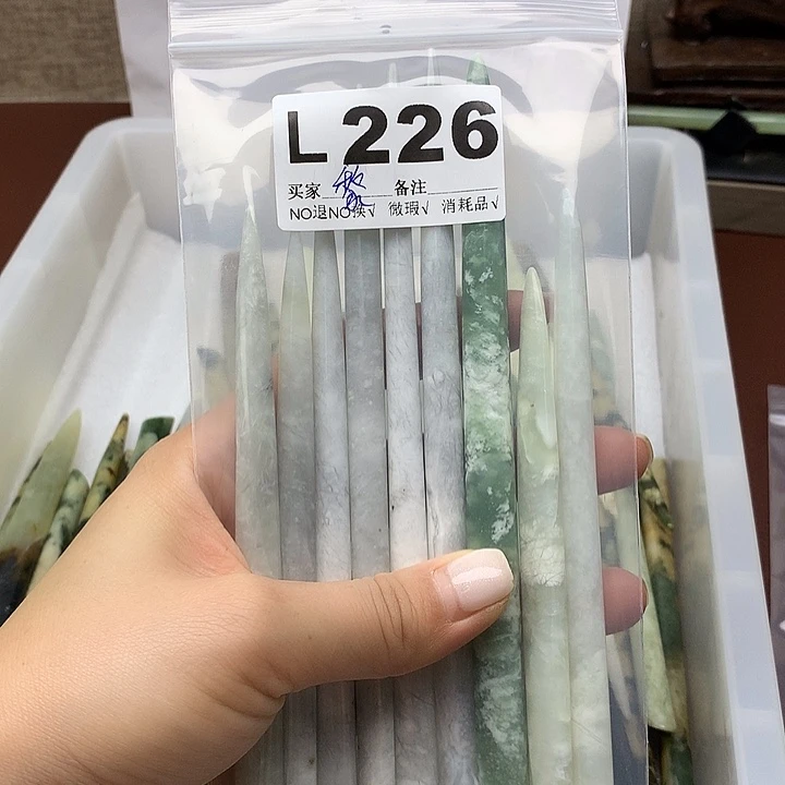 透闪石-蛇纹石玉发饰未镶嵌黎*昕