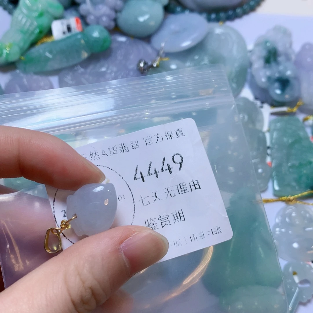 吊坠(不含链)未镶嵌翡翠