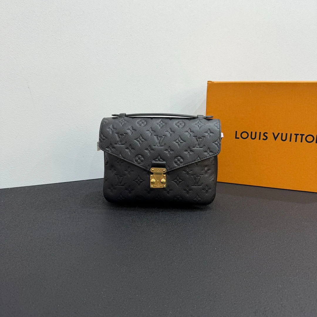 未使用 LouisVuitton/路易威登 壹所奢品/LV 黑皮邮差 闲置
