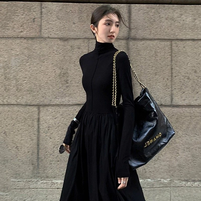黑色长袖连衣裙女小个子早春季2025新款高级感赫本风秋冬法式长裙