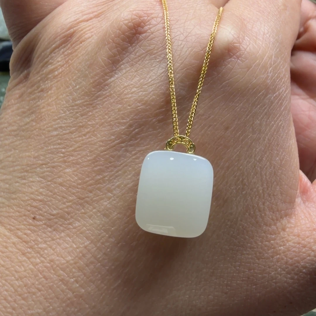 和田玉18K金镶嵌颈饰