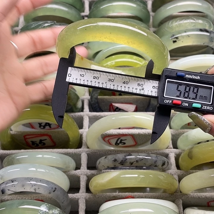 蛇纹石玉未镶嵌手镯64