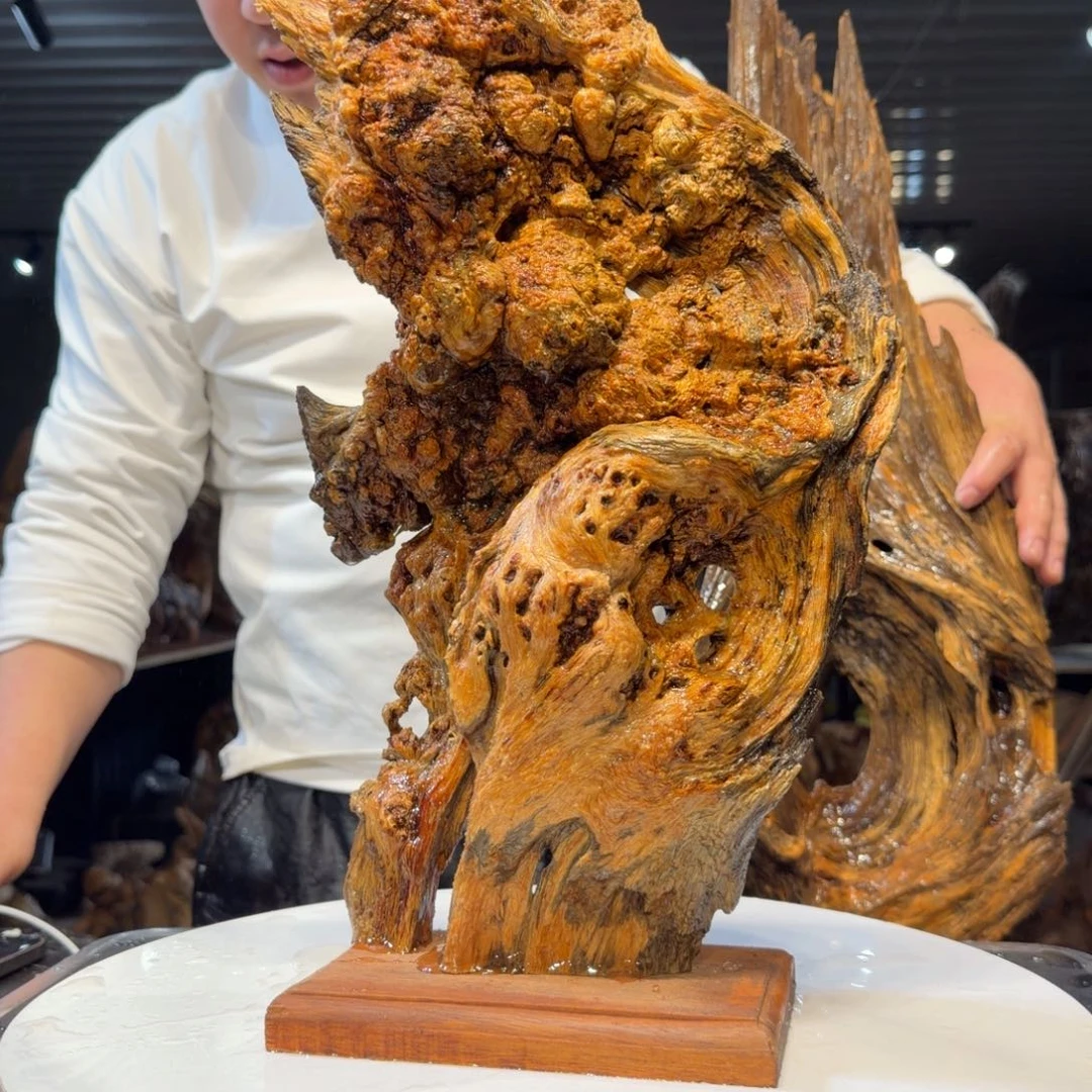 龙***笑木王一刀琥珀木摆件33